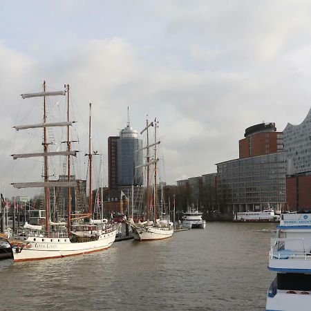 Segelschiff J.R. Tolkien Hotel Hamburgo Exterior foto