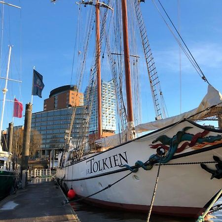 Segelschiff J.R. Tolkien Hotel Hamburgo Exterior foto